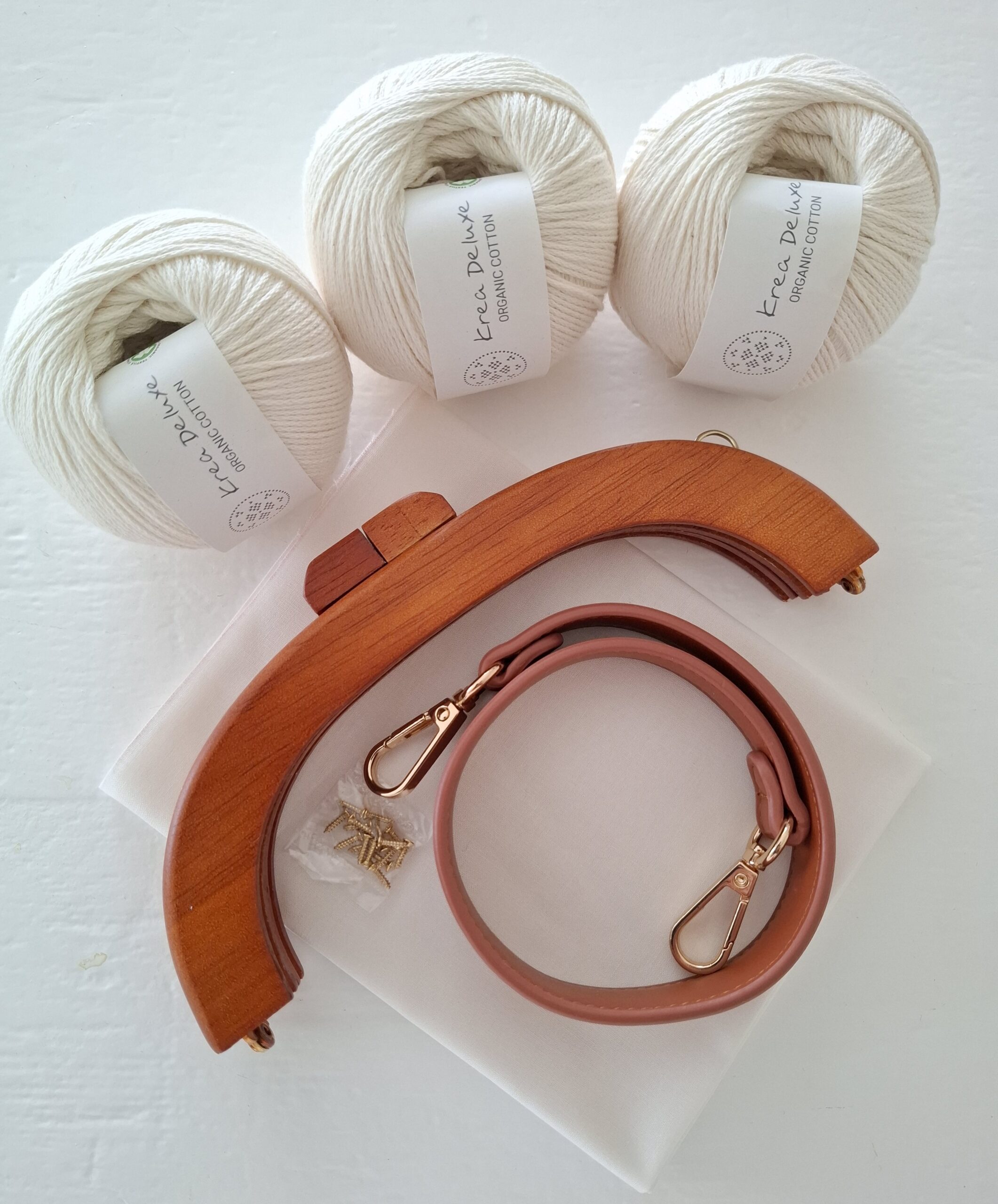 Tilbehørsæt med garn, foer og taskebøjle til White Flowers Handbag