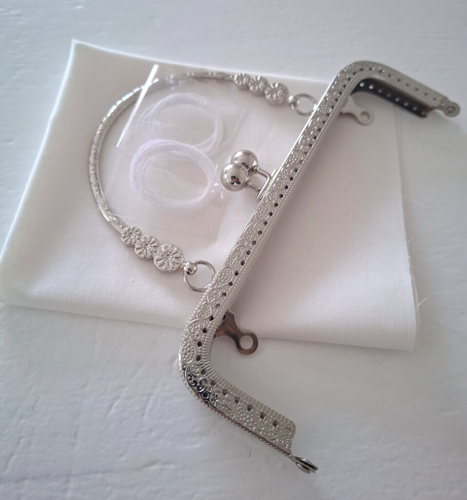 Tilbehørsæt med hvid foer til Handbag/Clutch