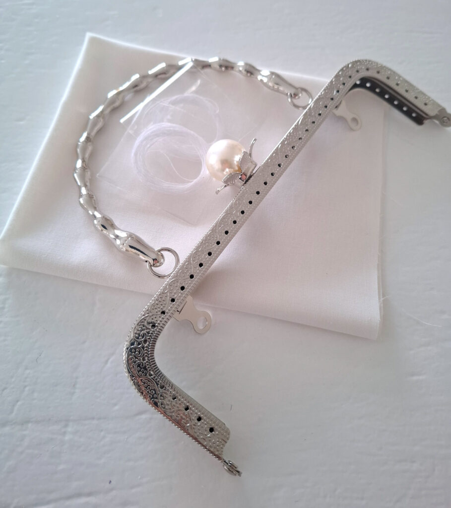 Tilbehørsæt med hvid foer og perlelukning til Handbag/Clutch