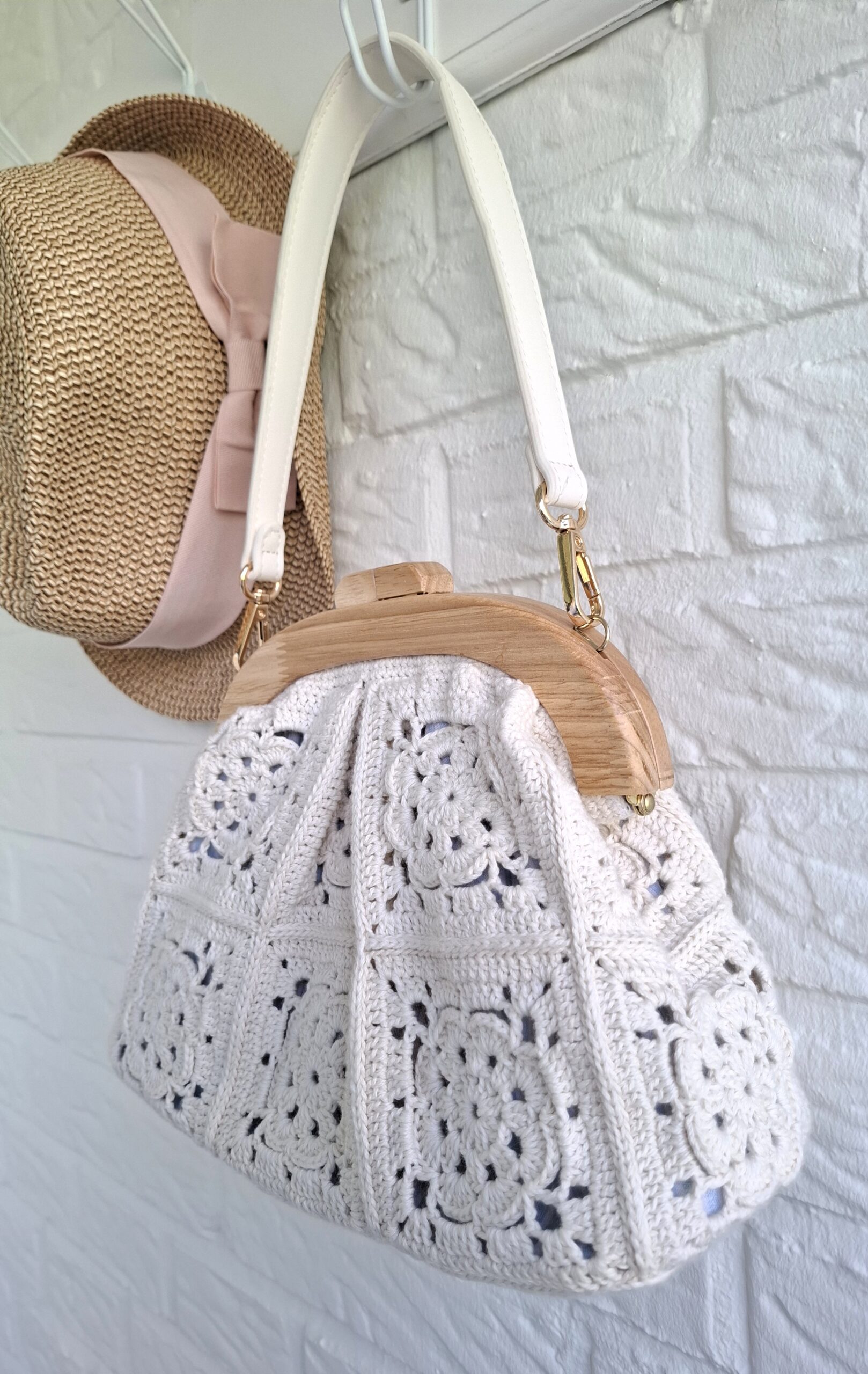 Tilbehørsæt med garn, foer og taskebøjle til White Flowers Handbag - Billede 4