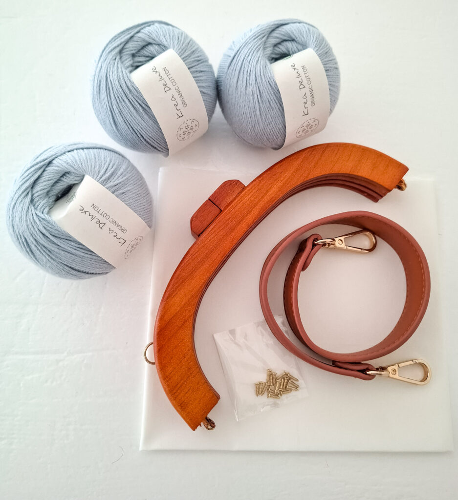 Tilbehørsæt med garn, foer og taskebøjle til Blue Flowers Handbag