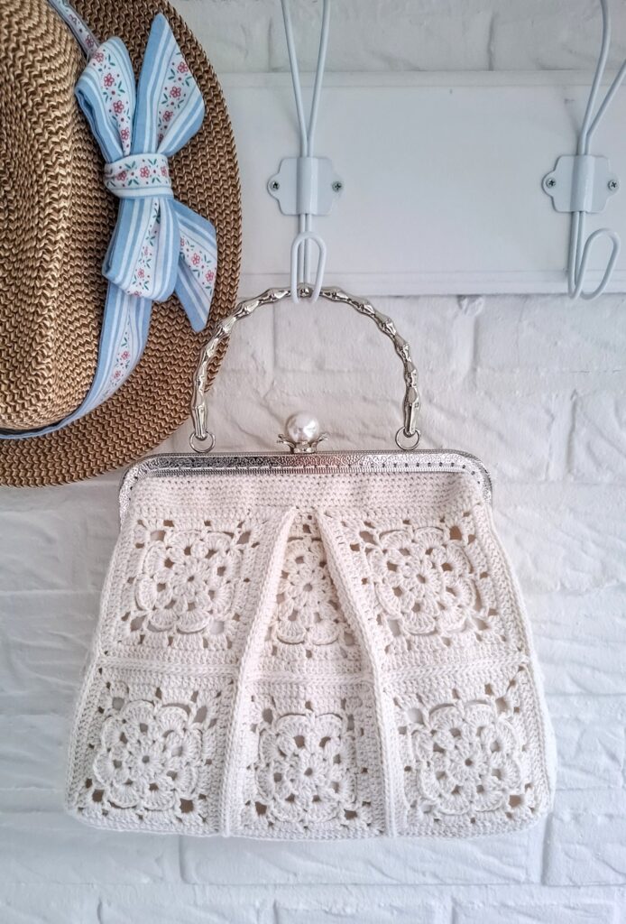 Hæklet White Handbag/Clutch